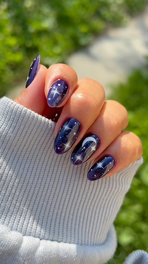 Starry night   A more realistic version of the stars. Apply a layer of water color and wait for the magic. #summer #nails #nailart #sky #midnight #insponails | Rubí | Facebook