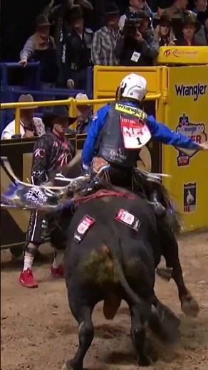 Stetson Wright vs Insurrection takes 88.5 points for round 6 bull riding