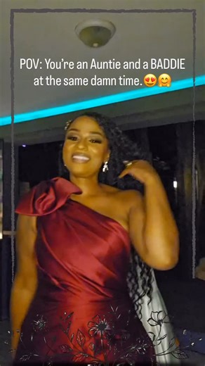 @soliel1985 on Instagram: "POV: you’re both an auntie and a BADDIE…… had to switch between modes super fast here. ❤️❤️❤️❤️😍😍😍 . Hear me out: THE SMILE AT THE END!!!! Whoooo am I?? My makeup was diabolically amazing. Some of my own family members had no clue who I was. #mysisterswedding👰"