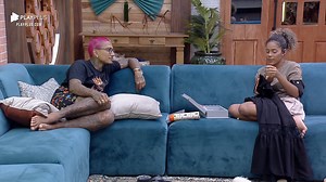 844K views · 10K reactions | Dynho contou para Sthe que MC Mirella é "ciumenta" na relação, enquanto a peoa disse que o seu noivo "não dá motivos" para ela sentir ciúmes dele. Curta a reta final de #AFazenda 13 pelo PlayPlus! Acesse PlayPlus.com | A Fazenda | Facebook