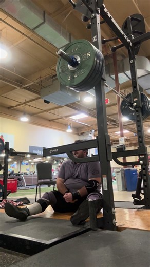 365 x22 squat death set 💀💀#squatchallenge #gymmotivation #obesetofit #fitnessjourney #squats