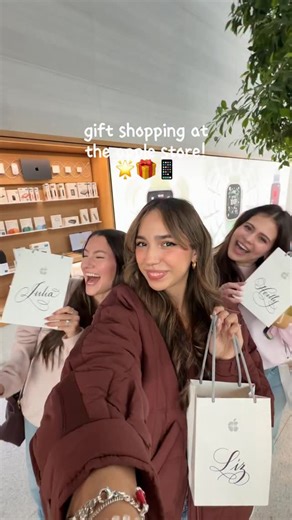 liz ◡̈ on Instagram: "gift shopping at the apple store vlog!!😌💕the customized bags are toooo good"