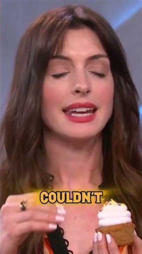 Anne Hathaway’s GENIUS cupcake hack will change your life forever! 🤯🧁 #shorts