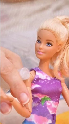 Barbie y Teresa en la playa