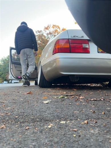 Cold Start of a Slammed LS400 with Exhaust Sound