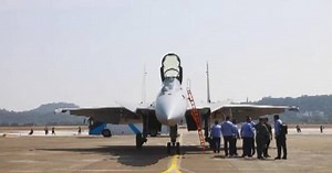China's J-15T carrier-borne fighter jet arrives in Zhuhai for airshow