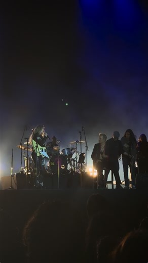 Quisimos sorprender a Billy Idol por su cumpleaños y que mejor manera de festejarlo que con mariachi 🎺 Feliz cumpleaños Billy, fue un honor haber compartido escenario con ustedes @billyidol @stevestevens 🥳🥳 | The Warning