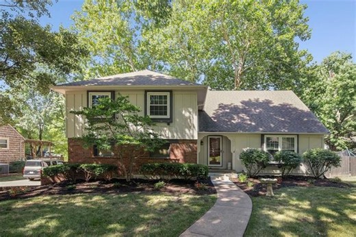 9934 Ballentine Dr, Overland Park, KS 66214 | Estately 🧡 | MLS# 2558027