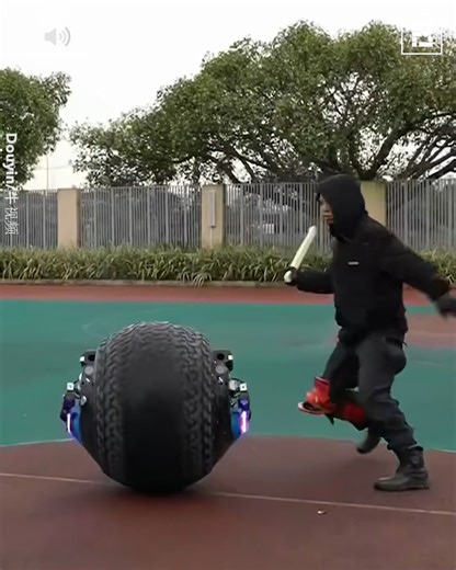 This Sci-Fi Rolling Robot Cop Can Capture Criminals In Style!! 😅 | Fossbytes