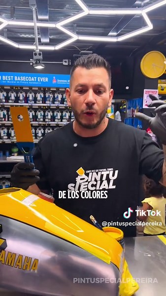 La famosa TT500, una pieza de historia y revolución Este color nos llega original a Pintuspecial para replicarlo, y como es costumbre lo tenemos disponible si desea restaurar la suya o una motor de la época con el mismo color. Averigua nuestra cartilla 📲