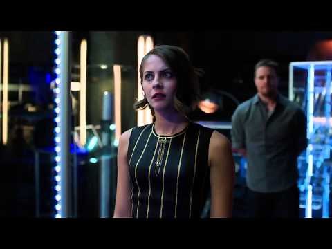 Arrow 3x13 - Oliver Queen le dice a Thea que es Arrow