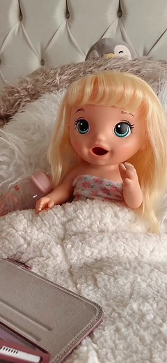 Morning routine chloe trying makeup for the first time! 💄🐳☀️🌴💕 // #fyp #babyalive #fypシ #makemefamous #toys #xyzbca #baby #babyalivecontent #routine #makeup #like #morning #chloevlogsxo #foryou #foryoupage #share #comment #interact #famous #tiktok #breakfast #food #gettingready #tv #mymorning