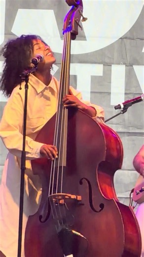 Esperanza Spalding’s "Stride Grease" is infectious! 💃🏾✨