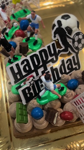 Anniversaire de Liam : Gâteau Lettres Foot