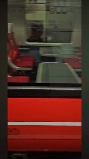 This is the moment the platform at Gatwick Airport railway station is left almost empty as tourists and commuters pile onto a bright red ‘Gatwick Express’ train – only to discover they have actually boarded the slower stopping service to London Victoria. Video by Michael Leidig Story in comments ⬇️ | Sussex Express