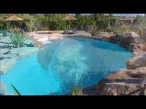 piscine naturelles avec Rochers, Cascade d' eau, bambous