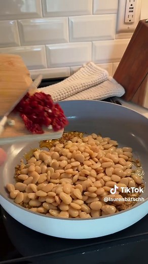 Delicious Butter Beans Recipe with Garlic and Spinach