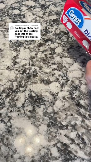 PLASTIC WRAP HACK FOR FILLING PIPING BAGS ✨ Make decorating easier! 🥳 Use this simple plastic wrap hack to fill piping bags quickly and mess-free. Perfect for cookies, cakes, and more! 🍰 #bakinghack #pipingbags #plasticwraphack #cookies #cakes #bakingtips #homemade #dessert #viral #fyp | BakerycookiecakesBlue