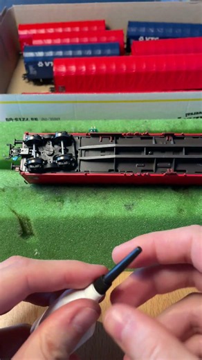 Schiebeplanenwagen ölen – So schmieren wir die Achsen 🧴🚃