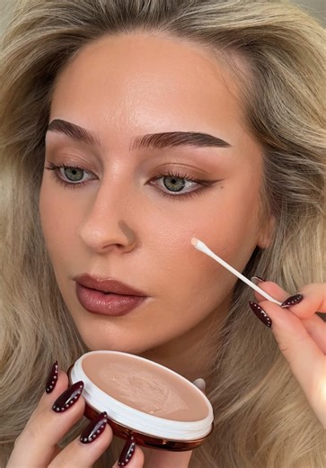 not sure if it worked on my nose shape👃🏼 what do we think? original creator: @fereshte_moradifm products: @Diorbeauty forever skin contour in 01 light @DanessaMyricksBeauty yummy skin blurring balm shade 1.5 #makeup #nosecontour #makeuphacks #beautyhacks #begginermakeup