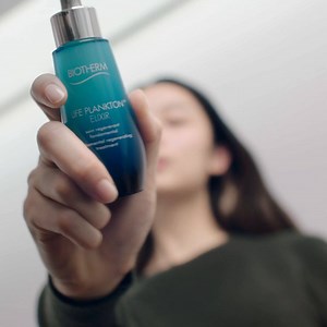 12K views · 60 reactions | ✨ Our serum Life Plankton™ Elixir is the strongest step toward brighter skin each day! With the transformative probiotic extract Life Plankton and with Hyaluronic Acid and Vitamin C, your skin will be soothed, plumped and glowing! | Biotherm | Facebook