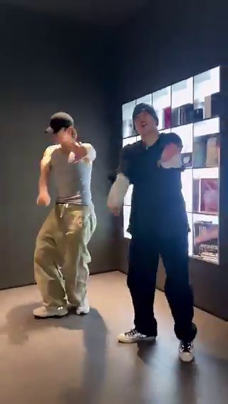 [🎥] 260424 ZELO dances to Cola Comigo Challenge with JOOHEON from MONSTA X#ZELO_ColaComigo #젤로_ColaComigo