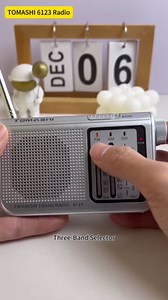 Portable Radio – Transistor Radio with Telescopic Antenna, Large Tuning Knob, Battery Powered, 3.5mm Headphone Jack, Suitable for Senior, Outdoor (Silver)