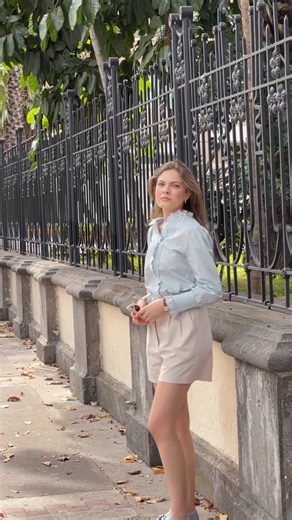 Definition of a perfect Sunday: sunshine, a cute outfit, and walking. @sof.ar SHOP NOW>>>https://bit.ly/3W8T3AB #ootd #outfitinspo #classyoutfit #classystyle #simpleretro | Simple Retro