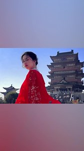 Paper-cutting, a traditional Chinese craft, is assumed to be for decorating windows only. In this video, see how paper-cutting techniques can be used for high #fashion. #ChineseCulture #craftsmanship | Xi's Moments