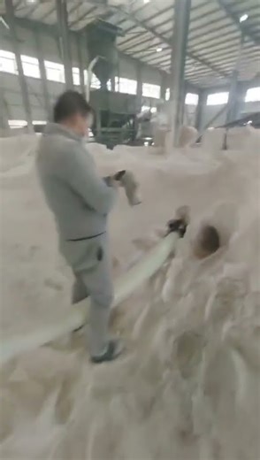 Pneumatic vacuum conveyor - powder material conveying