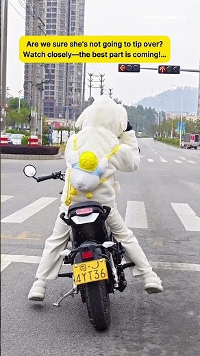 Watch How This Tiny Rider Stops at the Light 😂 #girlrider #minimotorcycle