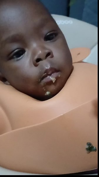 Let's stop force-feeding our babies. It's unhealthy and just makes them dislike food more. You need to create a positive food environment. If your baby refuses food, they're simply not hungry.