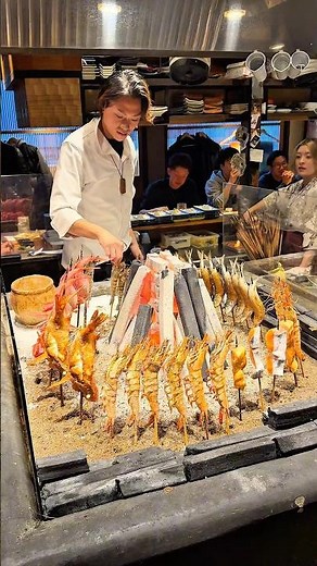 1日で1000本全力で塩をふるう日本一豪快な炉端焼き🧂【福岡 むさし座】