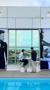 🇵🇹 Com o verão a chegar, os fins de tarde ganham um novo sabor no Ontop! ✨ Localizado no último piso do HF Ipanema Park, este rooftop oferece-lhe uma vista deslumbrante para a foz do rio Douro e cocktails de autor deliciosos. 🍹 Entre as 19h00 e a 1h00, viva momentos únicos com a cidade aos seus pés, na melhor companhia. Ficamos à sua espera! 😉 - 🇬🇧 With summer just around the corner the evenings take on a new flavour at Ontop! ✨ Located on the last floor of HF Ipanema Park, this rooftop of