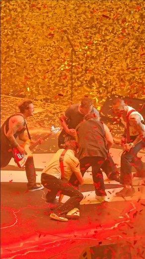McFly & Busted Guitar Battle At Wembley OVO Arena 🎸[Busted vs McFly Tour London 2025] #mcfly #busted