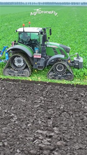 AgriDroneFly | Which one would you choose?😮‍💨 #fendt #tracks #johndeere #agriculture #landwirtschaft | Instagram