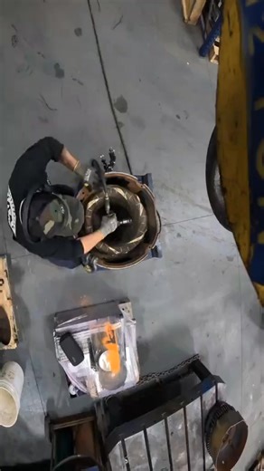 21K views · 550 reactions | Rebuild motor #fyp #fypシ #foryou #foryoupage #motor #mechanic #mechanical #electric #electrician #electrical #bluecollar #trades #tesla #horsepower #torque #learnontiktok #knowledge #industrial #copper #magnetfishing | Luis Carlos | Facebook