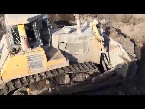 Komatsu 275 AX Dozer In Action