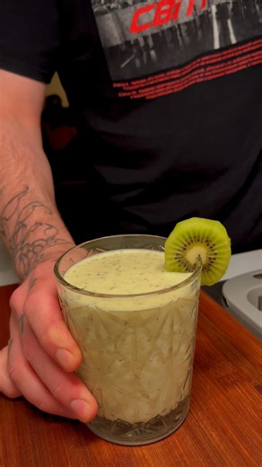 Healthy Kiwi Smoothie 🫢🔥 #recipe #healthyfood #easyrecipe