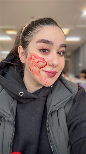 ‎درمان تخصصی مشکلات پوستی‎ on Instagram‎: "⁨کلمه « پنکک » کامنت کن اطلاعاتش برات ارسال میشه♥️ • ⁨ هرچی کبودی و تیرگی داری کاور کن 😎 این پنکک به عنوان خفن ترین و پرفروش ترین پنکک سال معرفی شد چون : _ فول کاور ( به اندازه کرمپودر کاور داره )😎 _ ضدآب 💦 ( تو پست های قبل تست ضدآب بودنشو براتون گذاشتم) _ بافت مخملی و مات که خیلی مناسب تابستون هستش چون برق پوست و میگیره و یه ظاهر مات و مخملی به پوستتون میده _ الکل و پارابن نداره کاملا گیاهیه 🌱🌿 _ داخلش ضدآفتاب و ویتامین E داره ☀️ _ فوق العاده هم س