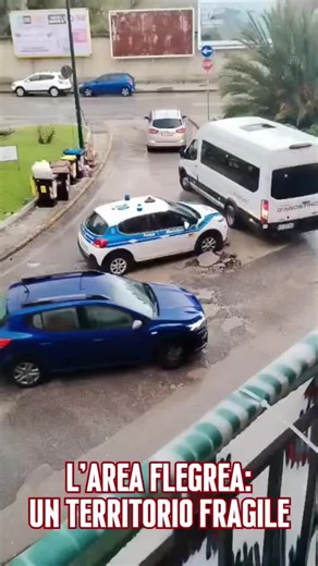 Villa Medusa - Casa del Popolo | Un'altra voragine a piazza Bagnoli. Allagamenti ad Agnano. Ma i lavori per l'America's Cup continuano L'AREA FLEGREA, UN TERRITORIO FRAGILE... | Instagram