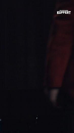 Den nye James Bond?😂 Glæd jer til at opleve @rasmus_soendergaaard i POWERS nye serie “Den forsvundne kuffert”🔥🧡 Husk at se med Fredag d. 11 juli kl 20:00 på TV2🙏🏽 | POWER