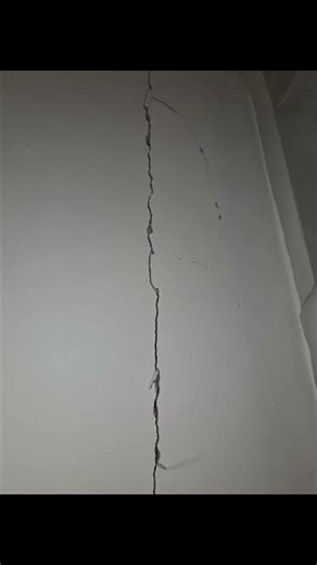 Renovation Nightmare. Why the wall might crack for hacking tiles #renovation #damage #wallcrack #hdb