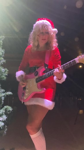 The Xmas party of a lifetime: The Ramones invite Spice Girls for a Christmas bonanza?! Tomorrow at midnight you know how it sounds! Link in story! | A Mess
