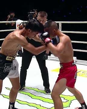 Total CHAOS💥 Maisangkum faces Petnamkhong in the main event of ONE Friday Fights 158 tonight!