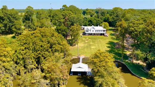 This is truly one of the most beautiful homes in the entire Lake Blackshear area! $1,200,000 84 Flintview Dr, Cordele, GA 31015 https://georgiadronepros.hd.pics/84-Flintview-Dr Call @joel.owens.100 229-805-0008 for a showing. LandBridge Realty Click link below for additional information. | Georgia Drone Pros, LLC