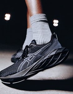 Asics Novablast 4 running trainers in black and graphite grey | ASOS