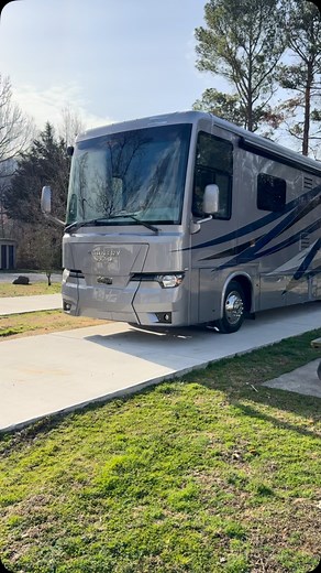 Breaking camp is so much easier these days! No backing and hitching up the truck to the fifth wheel along with what seemed like an endless list of moving day must-dos. Now it’s pretty much just start ‘er up, bring in the slides, and go! We’re starting to wonder why we didn’t go this route from the very beginning! 😄🤔 #classa #ournewcoach #newtous #newmar #newmarkountrystar #motorhome #homeonwheels #nomorefifthwheel #nomorebigtruck #timetotravel #travels #travellife #travellifestyle #rvers #rvli