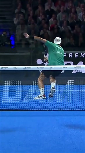 The Art of No Look Padel by Ale Galán (El arte del “no look” en el pádel) #padel
