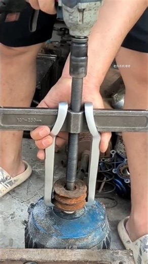 two-jaw puller, a tool used for removing components like gears, bearings, and pulleys #tools #shorts